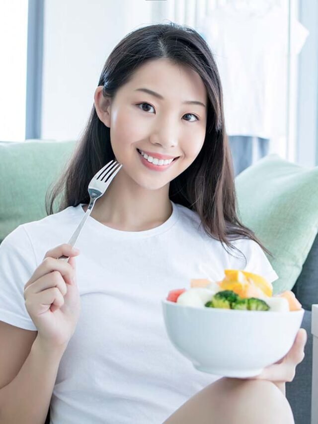 Beautiful,Happy,Woman,At,Home,Eating,A,Healthy,Bowl